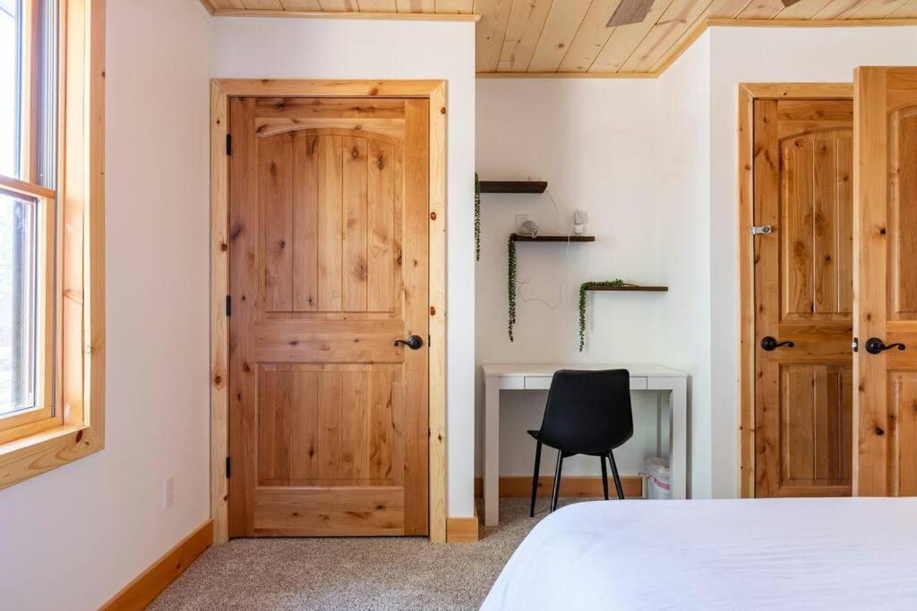 Modern Family Cabin Mins To Lake, Slopes & Hikes Big Bear City Exterior photo